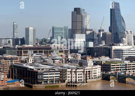 Vista dal fiume Tamigi. Angel Court, Londra, Regno Unito. Architetto: Fletcher Sacerdote, 2017. Foto Stock
