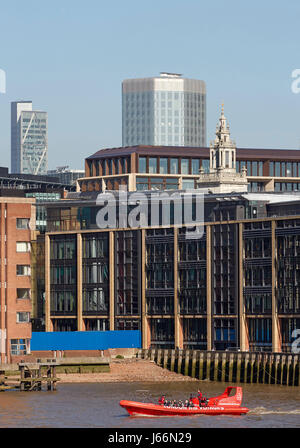 Vista dal fiume Tamigi. Angel Court, Londra, Regno Unito. Architetto: Fletcher Sacerdote, 2017. Foto Stock