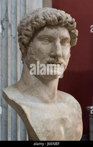 Roma. L'Italia. Busto ritratto dell'imperatore romano Adriano (76-138 d.C.), la Sala Rotonda, Museo Pio Clementino, Musei Vaticani. Musei Vaticani. Foto Stock