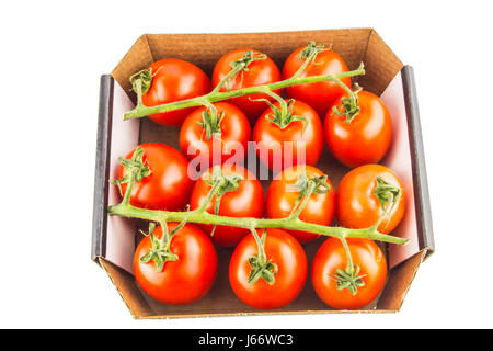 Pomodori ciliegia in una finestra su sfondo bianco isolato Foto Stock