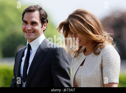 Roger Federer e sua moglie la zattera di arrivare a San Marco chiesa in Englefield, Berkshire, per il matrimonio della duchessa di Cambridge e la sorella di Pippa Middleton al suo sposo milionario James Matthews a un evento doppiato il matrimonio della società dell'anno. Foto Stock