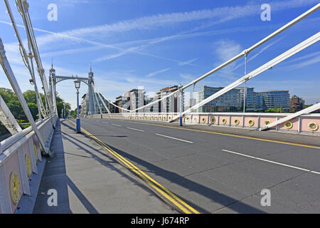 Fondo stradale e sovrastruttura di Albert ponte sul Tamigi a Londra Foto Stock