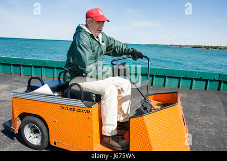 Michigan Mackinaw City, Mackinac Historic state Parks Park, Straits of Mackinac, Lake Huron, Arnold Line Ferry Dock, Arnold Transit Company, Taylor Dunn, Ele Foto Stock