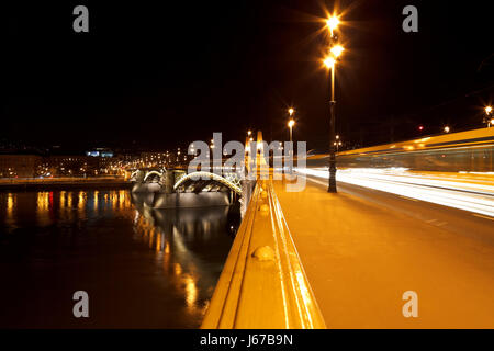 Foto del ponte Margherita di notte a Budapest, Ungheria Foto Stock