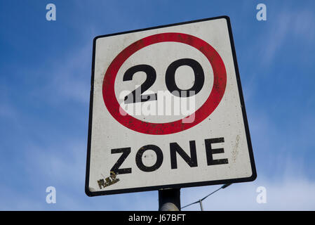 Regno Unito 20 mph zona segno di avvertimento Foto Stock