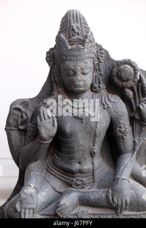 Sei Avalokitesvara armati, dal decimo secolo trovata in Nalanda, Bihar ora esposti nel Museo Indiano in Kolkata Foto Stock