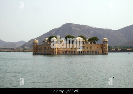 Il Palazzo Jal Mahal. Jal Mahal (acqua) del palazzo è stato costruito nel corso del XVIII secolo nel centro di uomo Sager Lago. Jaipur Foto Stock