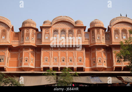 Dettaglio della casa tradizionale a Jaipur, Rajasthan, India. Jaipur è la capitale e la città più grande del Rajasthan Foto Stock