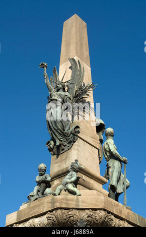 Obelisco presso l'Arc de Triomphe in Barcellona Foto Stock