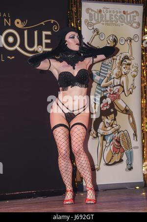 Londra, Regno Unito. 19 Maggio, 2017. Assicurarsi di sabbia *Cardiff Wales preforme al London Burlesque Festival - i Gioielli della Corona a Conway Hall il 19 maggio 2017, UK. Da vedere Li Credito: Vedere Li/Alamy Live News Foto Stock