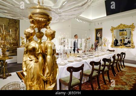 Londra, Regno Unito. 19 Maggio, 2017. Una collezione di oggetti da The Belgravia casa di Lord Ballyedmond è presentato in Sotheby's auction house vendita che ricorda l'aristocratica London town house in London, Gran Bretagna il 19 maggio 2017. Credito: Ray codolo/Xinhua/Alamy Live News Foto Stock