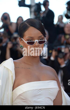 Cannes, Francia. 19 Maggio, 2017. CANNES, Francia - 19 Maggio: Rihanna assiste il 'Okja' lo screening durante il settantesimo annuale di Cannes Film Festival presso il Palais des Festivals il 19 maggio 2017 a Cannes, Francia. Credito: Federico Injimbert/ZUMA filo/Alamy Live News Foto Stock