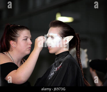 Londra, Regno Unito. Il 20 maggio 2017. Make Up Artist Magazine IMATs benvenuto, International Make Up Artist Trade Show al London Olympia, effetti speciali e il body painting professionisti affermati mostra il pubblico in generale i disegni che hanno creato durante il giorno, così come mostra la minuziosa di tecniche per creare alcune incredibili effetti speciali @Paolo Quezada-Neiman/Alamy Live News Credito: Paolo Quezada-Neiman/Alamy Live News Foto Stock