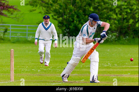 Firle Cricket Club, Firle, East Sussex, Regno Unito. Il 20 maggio 2017. Firle Cricket Club 1XI Vs Barcombe Cricket Club 1a XI. Credito: Alan Fraser/Alamy Live News Foto Stock