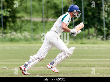 Firle Cricket Club, Firle, East Sussex, Regno Unito. Il 20 maggio 2017. Firle Cricket Club 1XI Vs Barcombe Cricket Club 1a XI. Credito: Alan Fraser/Alamy Live News Foto Stock