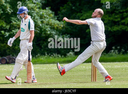 Firle Cricket Club, Firle, East Sussex, Regno Unito. Il 20 maggio 2017. Firle Cricket Club 1XI Vs Barcombe Cricket Club 1a XI. Credito: Alan Fraser/Alamy Live News Foto Stock
