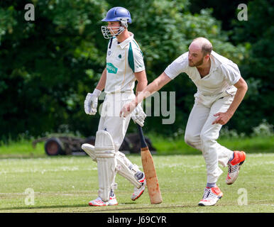 Firle Cricket Club, Firle, East Sussex, Regno Unito. Il 20 maggio 2017. Firle Cricket Club 1XI Vs Barcombe Cricket Club 1a XI. Credito: Alan Fraser/Alamy Live News Foto Stock
