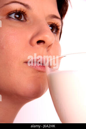 Donna bere bibs latte latte vetro sete thirstily donna sana di esseri umani Foto Stock