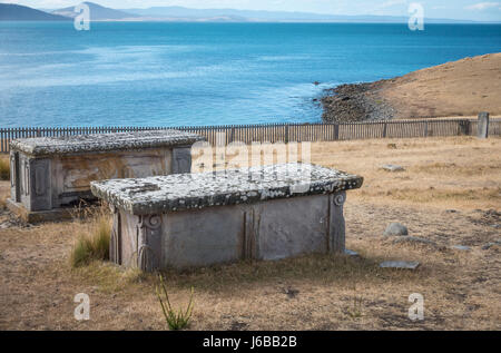 Cimitero abbandonato vicino Darlington, Maria Island, la Tasmania. L'isola i morti venivano sepolti qui dal 1825 al 1942. Foto Stock