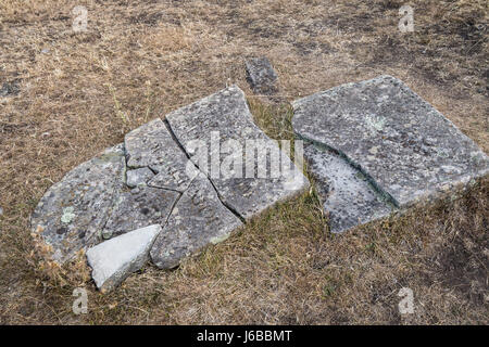 Cimitero abbandonato vicino Darlington, Maria Island, la Tasmania. L'isola i morti venivano sepolti qui dal 1825 al 1942. Foto Stock