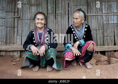 Donne anziane in Asia,gruppo etnico meo Foto Stock