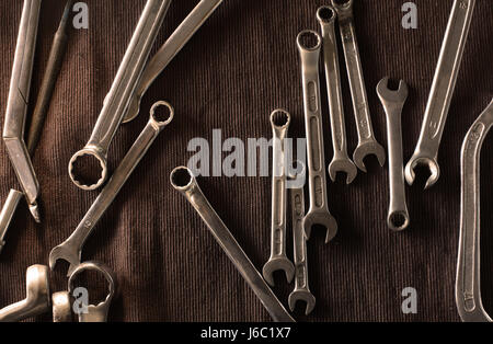 Chiavi - attrezzi in metallo > set di chiavi, riparazione auto shop Foto Stock