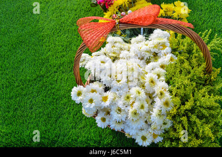 Chiang Rai, Thailandia : Dicembre 29, 2016. Offerte floreali Festival 1a volta del tradizionale rendendo merito cerimonia. Fiore per rendere merito. Foto Stock