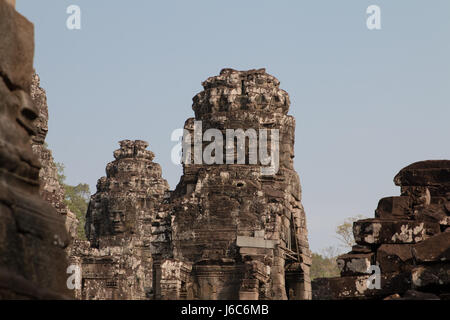 Due visite guidate e molte facce a tempio Bayon in Angkor Wat complessa Foto Stock