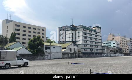 Corte di grandi dimensioni nei sobborghi di Bangkok cercando come un parcheggio Foto Stock