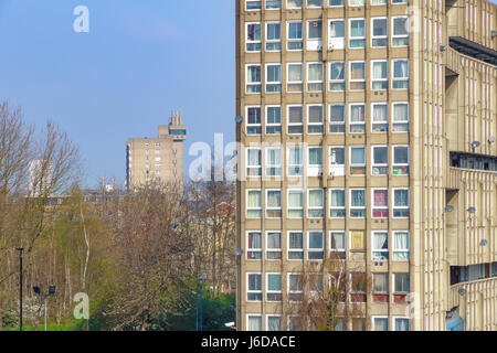 Il vecchio alloggiamento del consiglio blocco, Robin Hood Gardens, nella zona est di Londra Foto Stock