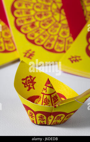 Il cinese Joss carta, tradizione per il passato lontano antenato gli spiriti Foto Stock