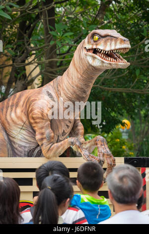 UNIVERSAL STUDIOS SINGAPORE - 2 Febbraio 2017 : T-Rex modello presso gli Universal Studios di Singapore. Foto Stock