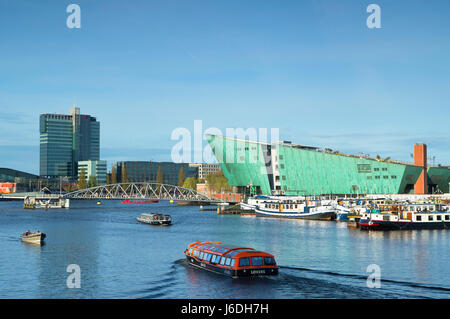 Il centro scientifico NEMO in Oosterdok, Amsterdam, Paesi Bassi Foto Stock