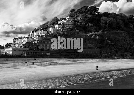 Selezione di visualizzazioni dalla bella città di Cornovaglia di Looe, il tempo era bello e la impostazione delicatamente sun fornito un piacevole sfondo. Foto Stock