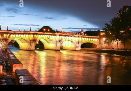 Il Pont Neuf (Neuf ponte) di Parigi all'alba. Foto Stock