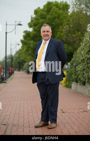 Mark Williams Welsh Liberal Democratici politico ed ex membro del Parlamento (MP) per la circoscrizione Ceredigion pone o una foto di Cardiff, Regno Unito Foto Stock