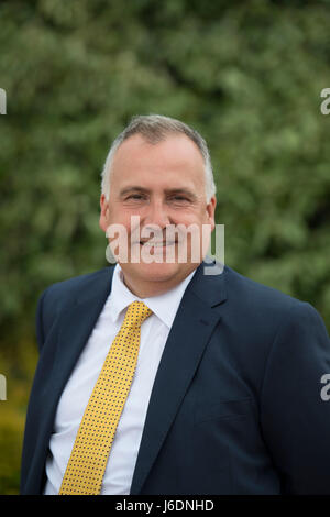 Mark Williams Welsh Liberal Democratici politico ed ex membro del Parlamento (MP) per la circoscrizione Ceredigion pone o una foto di Cardiff, Regno Unito Foto Stock