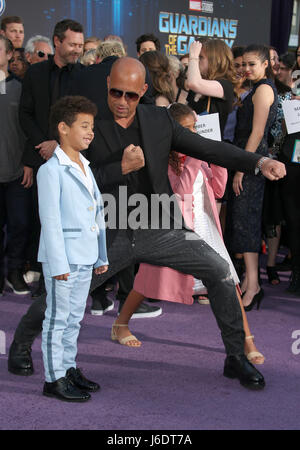 La premiere mondiale di Marvel Studios" "guardiani della galassia Vol. 2." - Arrivi con: Vin Diesel, Hania Riley Sinclair, Vincent Sinclair dove: Hollywood, California, Stati Uniti quando: 19 Apr 2017 Credit: FayesVision/WENN.com Foto Stock