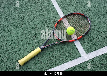 Palla da tennis su un Babolat su un hard Court a Londra, Regno Unito Foto Stock