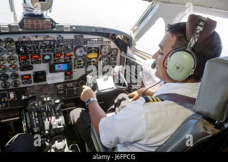 Florida Pensacola,Pensacola Regional Airport,Continental Airlines,commuter flight,Asian man men maschio,co pilot,working,work,employee worker worker sta Foto Stock