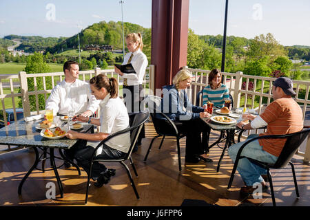 Sevierville Tennessee, Smoky Mountains, Kodak, Chop House, case, ristorante ristoranti cibo ristorazione caffè caffè, uomo uomini maschio adulti, uomini, donna femmina Foto Stock