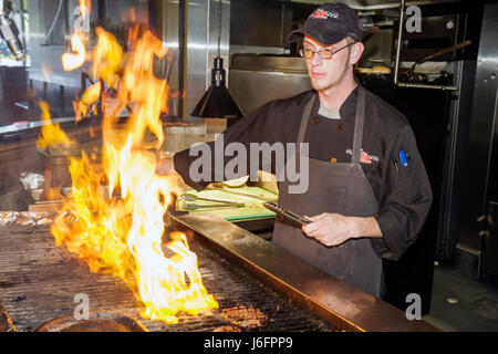 Sevierville Tennessee, Smoky Mountains, Kodak, Chop casa case casa case residenza, ristorante ristoranti cibo mangiare fuori caffè bistrot, uomo Foto Stock