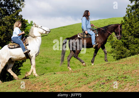 Sevierville Tennessee, Smoky Mountains, Five Oaks Riding Stables, equitazione, adulti adulta donna donna donna donna donna donna donna donna donna, nativo americano, uomo, guida percorso, h Foto Stock