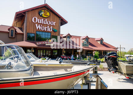 Sevierville Tennessee, Smoky Mountains, Kodak, Bass Pro Shops, articoli sportivi, attività ricreative all'aperto, catena di negozi al dettaglio, facciata esterna, ingresso, edificio, nam Foto Stock