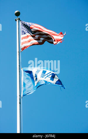 Tennessee Blountville,lago Boone,bandiera americana,stelle,strisce,palo,autorità della Valle del Tennessee,TVA,società di servizi elettrici,TN080505005 Foto Stock