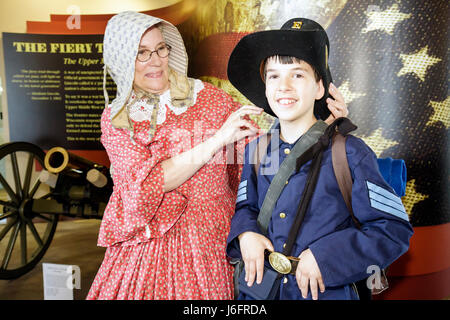 Kenosha Wisconsin, Museo della Guerra civile, Civil War Days, Park City Grays, divisa milizia, Unione, donne donne, ragazzi, maschio bambini bambini bambini bambini bambini piccoli Foto Stock