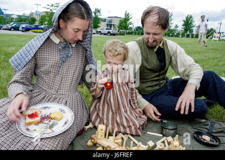 Kenosha Wisconsin,Civil War Museum,Civil War Days,Muster,Park City Grays,storia vivente,rienattore,costume,adulto adulta donna donna donna donna donna donna donna donna, ragazzo Foto Stock