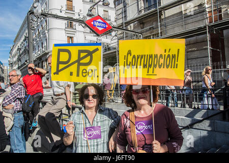 Madrid, Spagna. Il 20 maggio 2017. Manifestazione a Madrid contro il governo del partito Popualr sullato strade Credito: Alberto Ramírez Sibaja/Alamy Live News Foto Stock