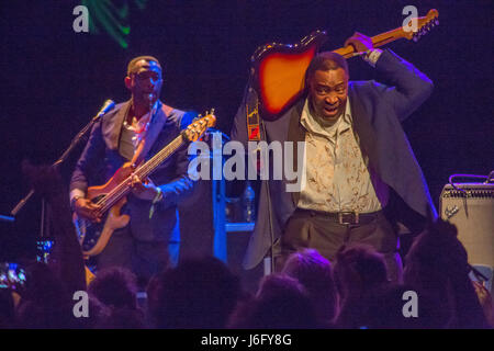 Baloji performing live sul palco del Sallis Benney Theatre durante il 2017 Great Escape Festival, una industria musicale vetrina per nuovi talenti tenutasi a Brighton, Regno Unito. Foto Data: Sabato 20 Maggio, 2017. Foto di credito dovrebbe leggere: Roger Garfield/Alamy Foto Stock