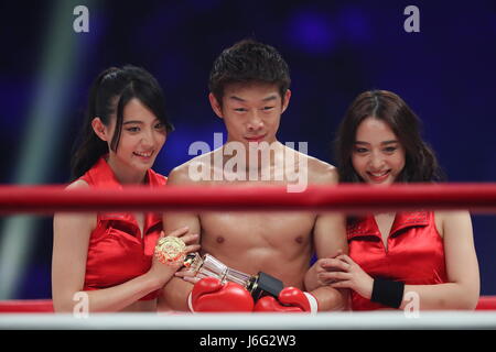 Ariake Coliseum di Tokyo in Giappone. 21 Maggio, 2017. Satoshi Shimizu (JPN), 21 maggio 2017 - Pugilato : 8R peso piuma bout ad Ariake Coliseum di Tokyo in Giappone. Credito: Naoki Nishimura AFLO/sport/Alamy Live News Foto Stock